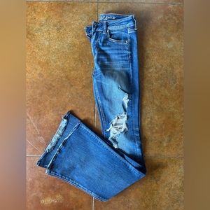 American Eagle Distressed Flare Jeans size 4L Only Worn once